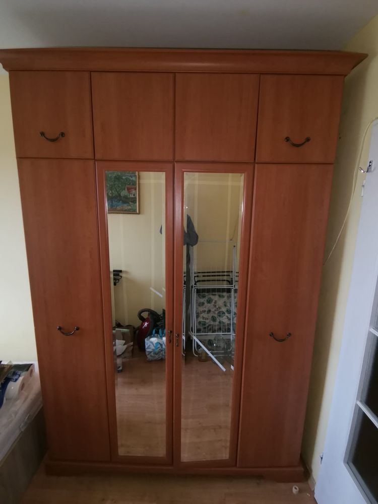 Szafa na ubrania do oddania