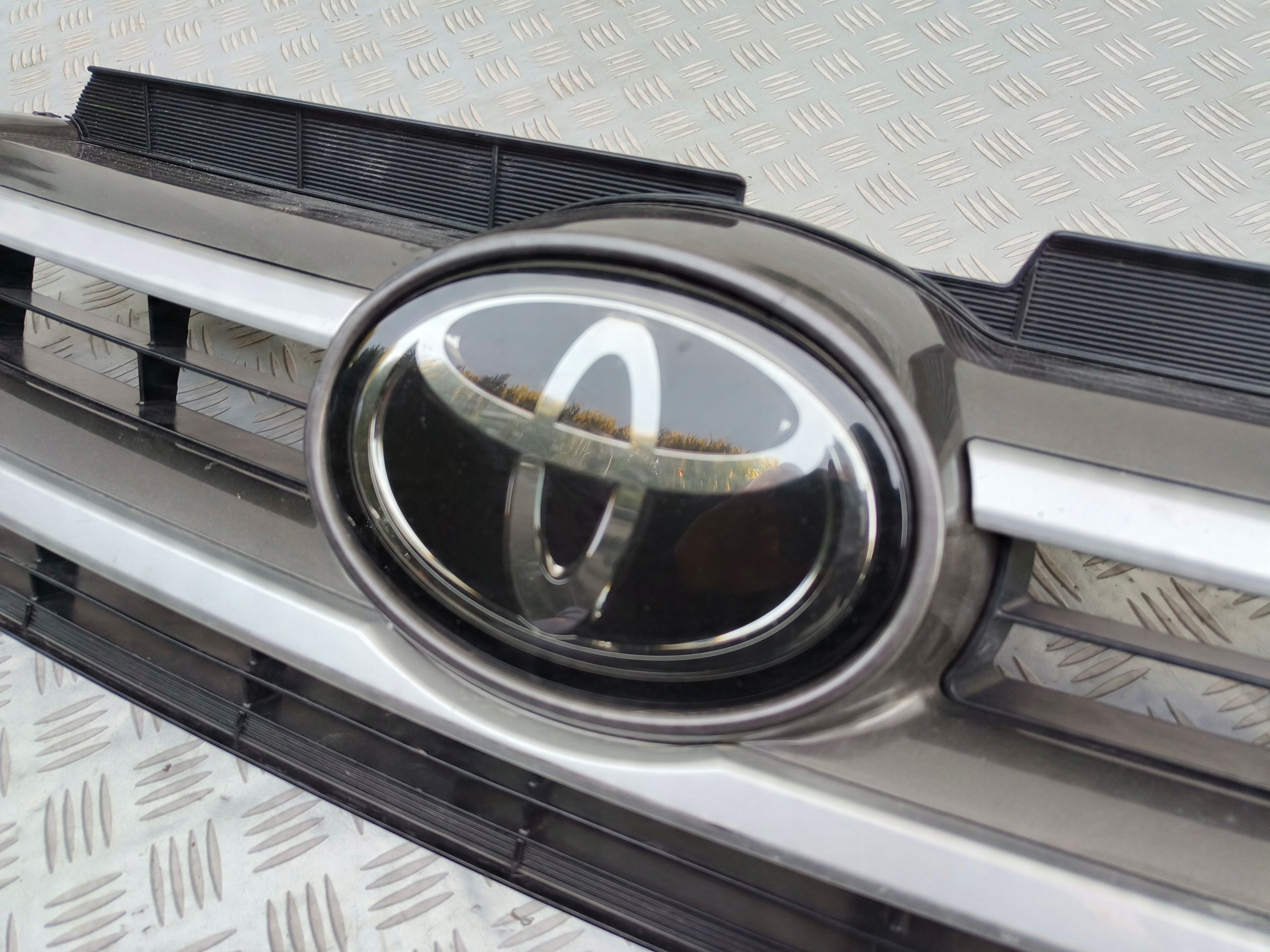 Toyota Highlander Grill Atrapa przód Znaczek pod Radar Usa
