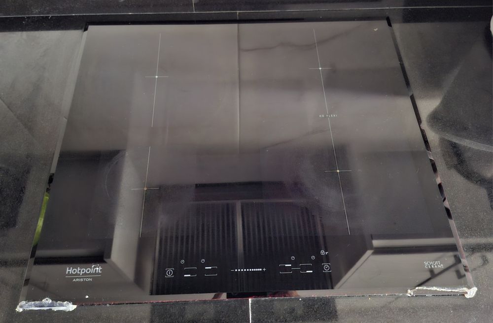 Placa indução Hotpoint Ariston KIS641FB