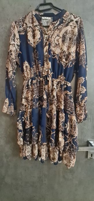 Cudna sukienka z falbankami S/M