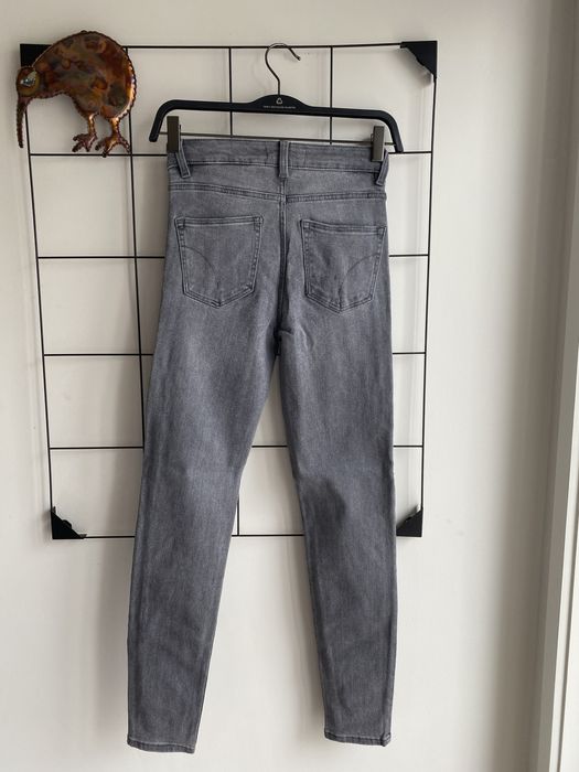 skinny jeans cinzentas da Green Coast (El Corte Ingles)