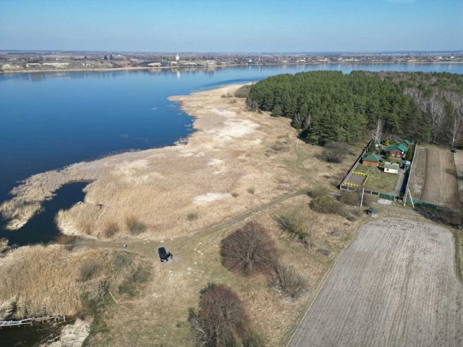 Продається  земельна ділянка у Хрінниках на березі Водосховища.
