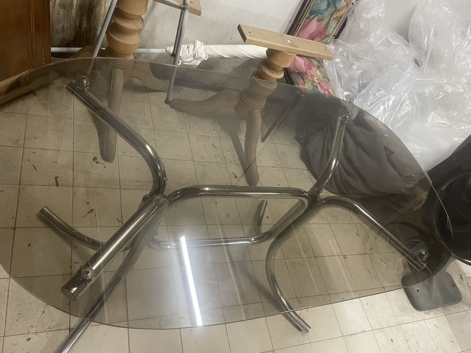 Mesa de sala com tampo de vidro