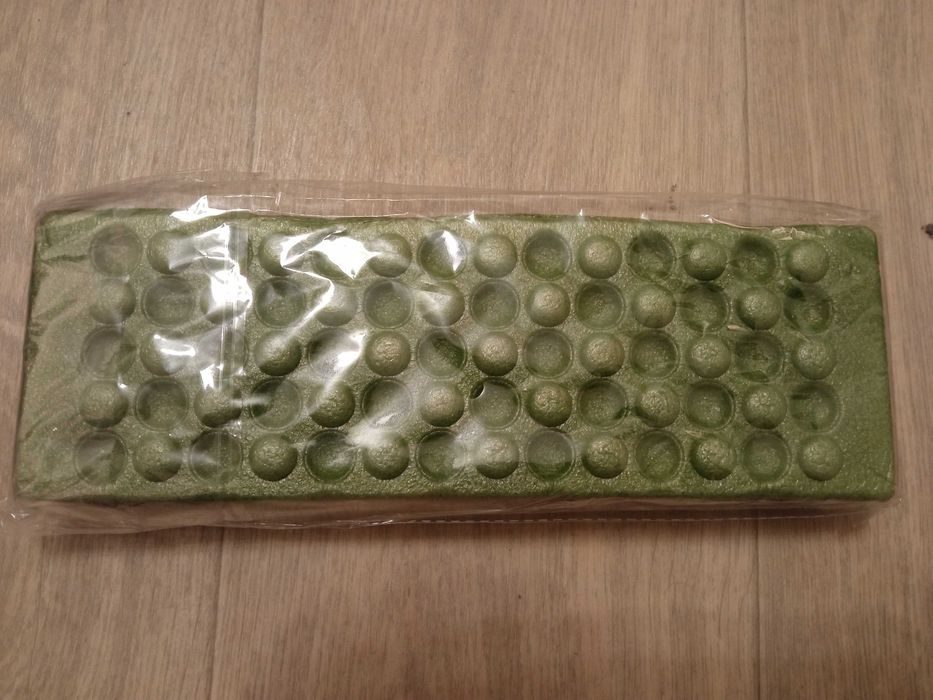 Продам легкий складной каремат (подпопник).
