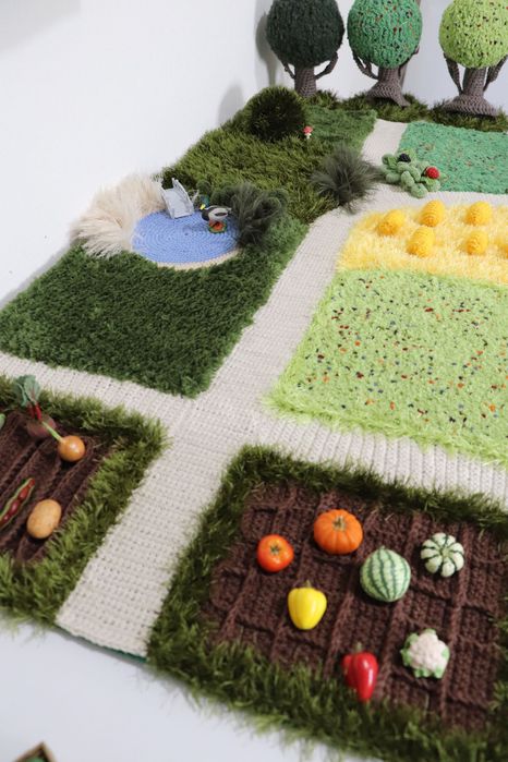 Вʼязані килимки для сюжетних ігор малечі