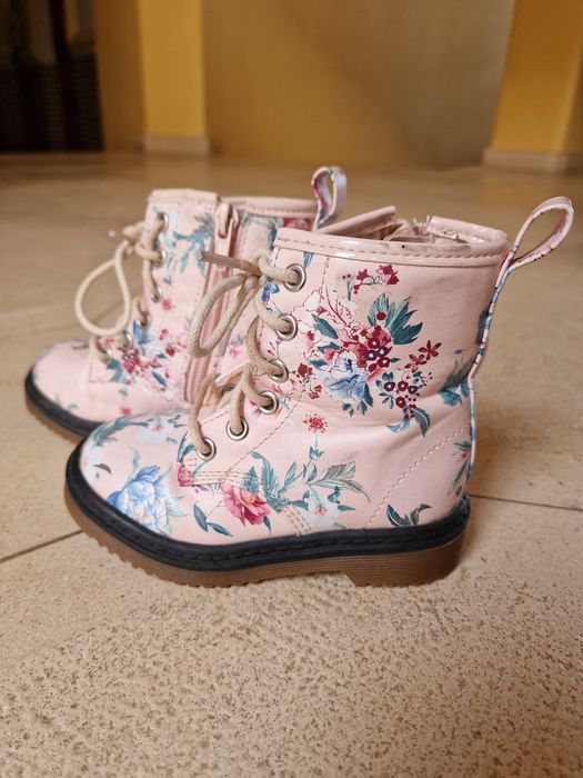 Botas coloridas para criança