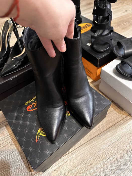 Ботінки на товстому каблуку