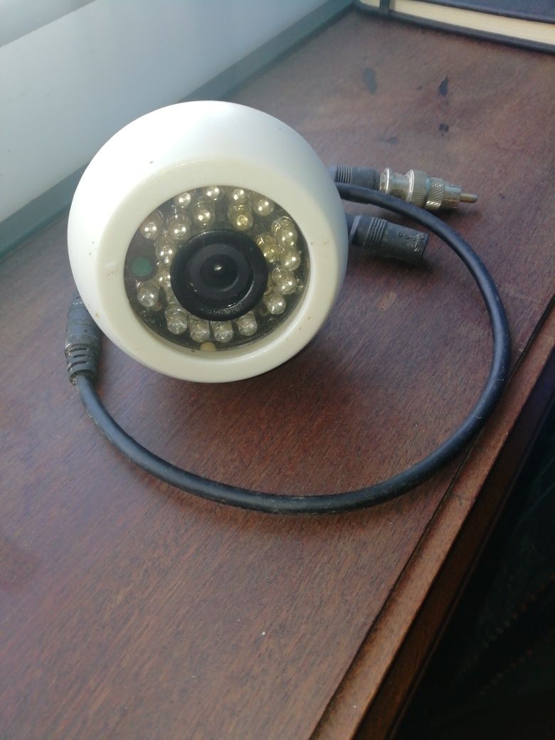 Câmera vigilância para ligar a monitor