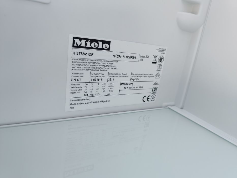 Вбудований холодильник Miele K37682
