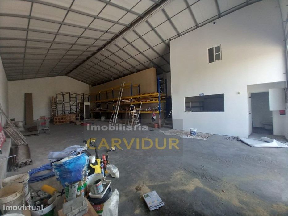 Quinta da Lomba - Armazém, com Escritório e WC 250m2