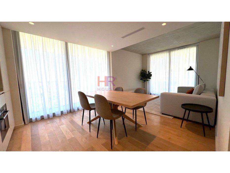 Arrenda-se T1 Novo - Santa Clara.