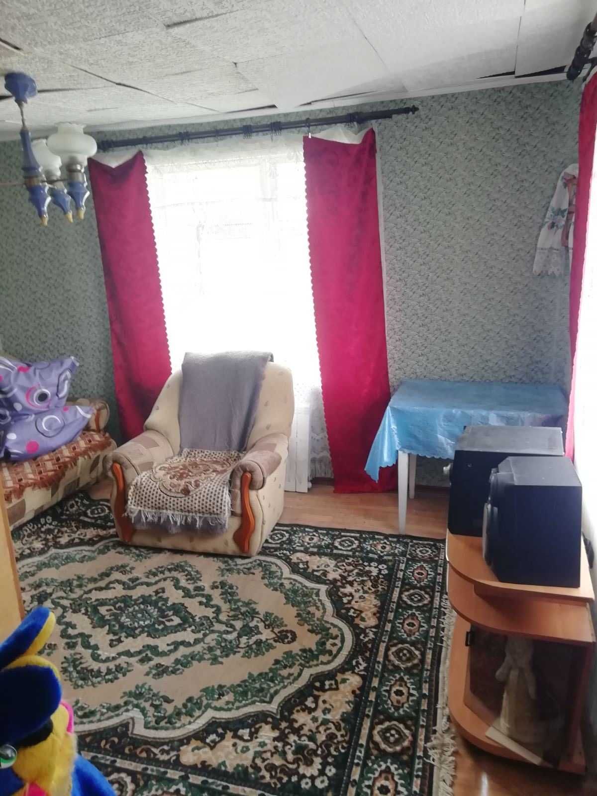 Будинок для дачі чи для проживання в затишному місці.