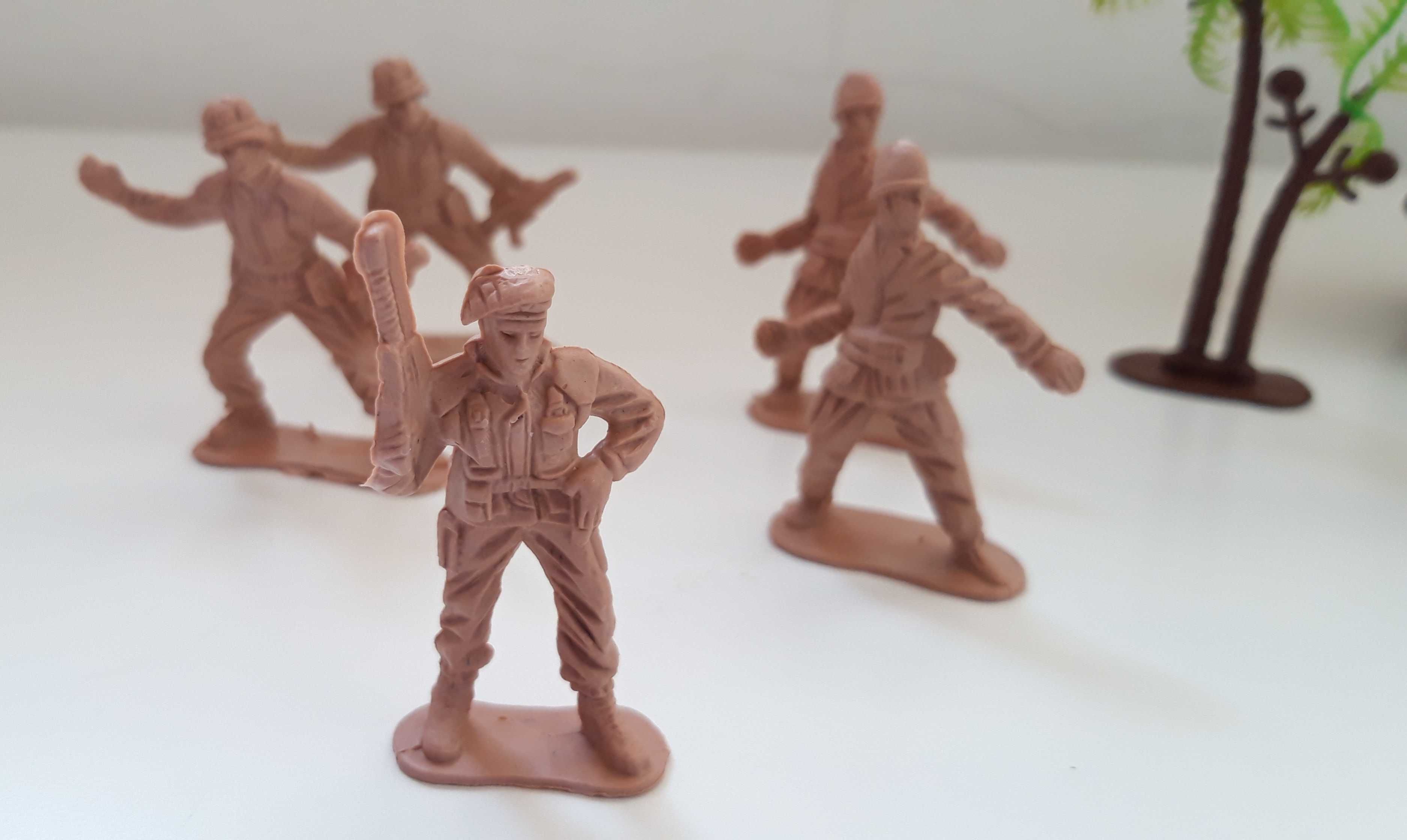 Brinquedo Vintage, pequenos soldados plásticos - Artigo NOVO e selado.