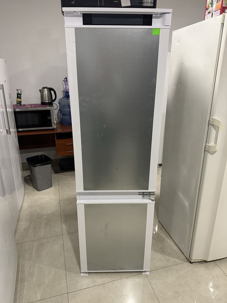 Haier під вмонтування 2023 року холодильник