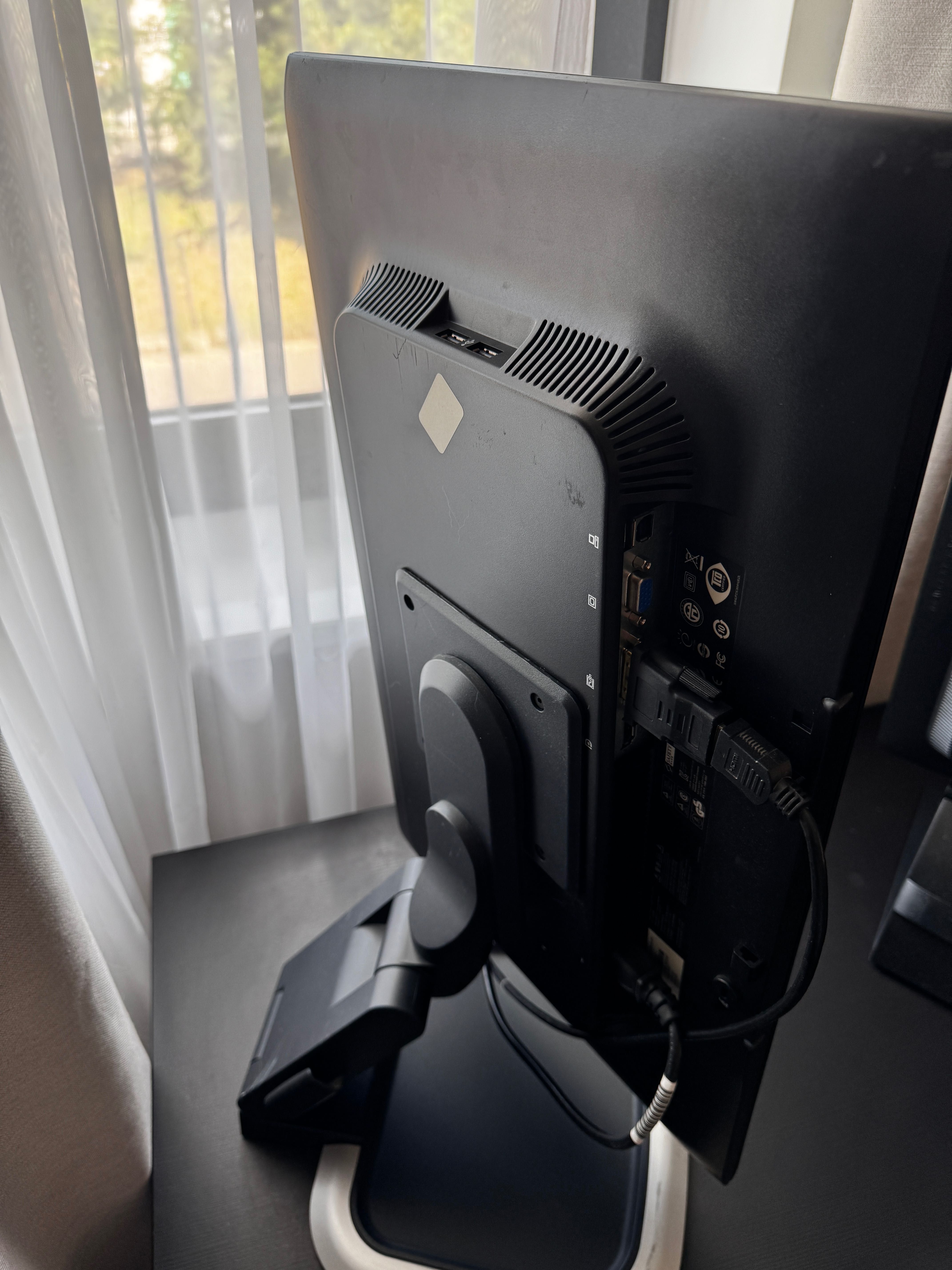Monitor 23” I 20”