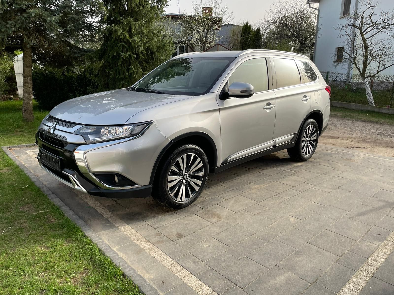 Mitsubishi Outlander 2,0 benzyna  Automat LED NAVI