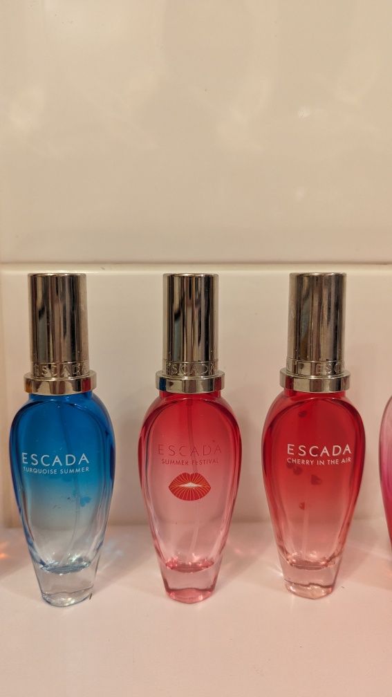 Coleçao frascos de Perfume Escada