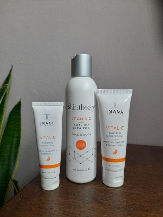 Zestaw kosmetyków rozjaśniających witamina C krem skin theory image sk