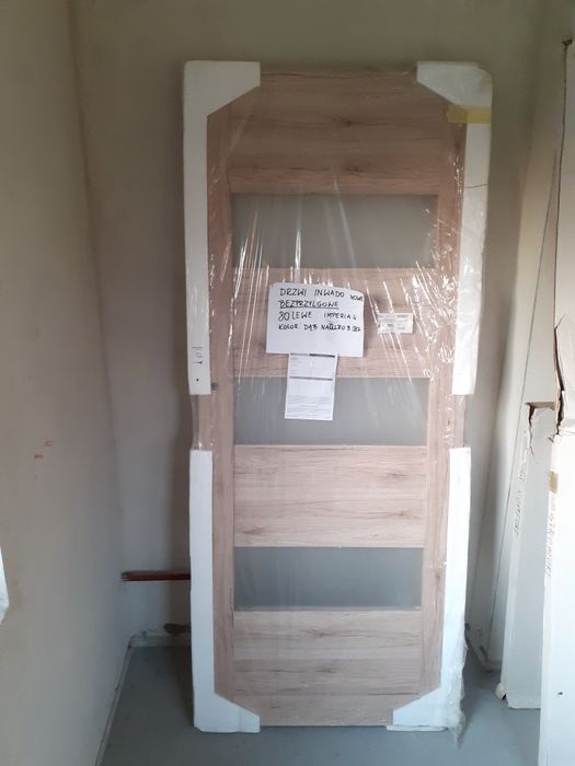 Drzwi bezprzylgowe nowe 80 lewe