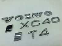 VOLVO XC40 T4 ZNACZEK EMBLEMAT LITERY MODELU 32285344