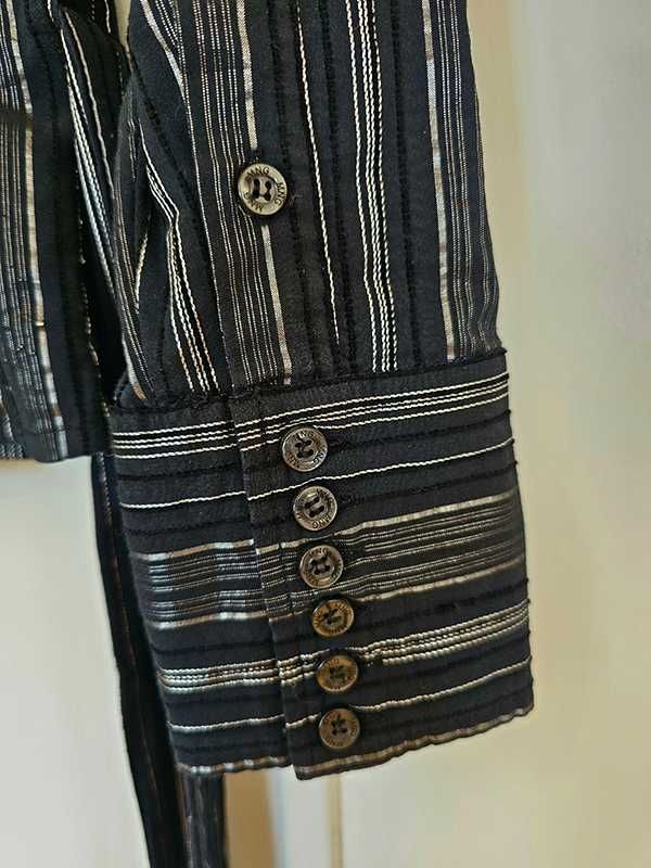 Camisa preta e prateada da Mango