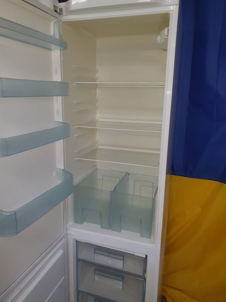 Холодильник Electrolux 2 метра, комбинированный