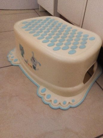 podnóżek pod umywalkę antypoślizgowy dla dziecka