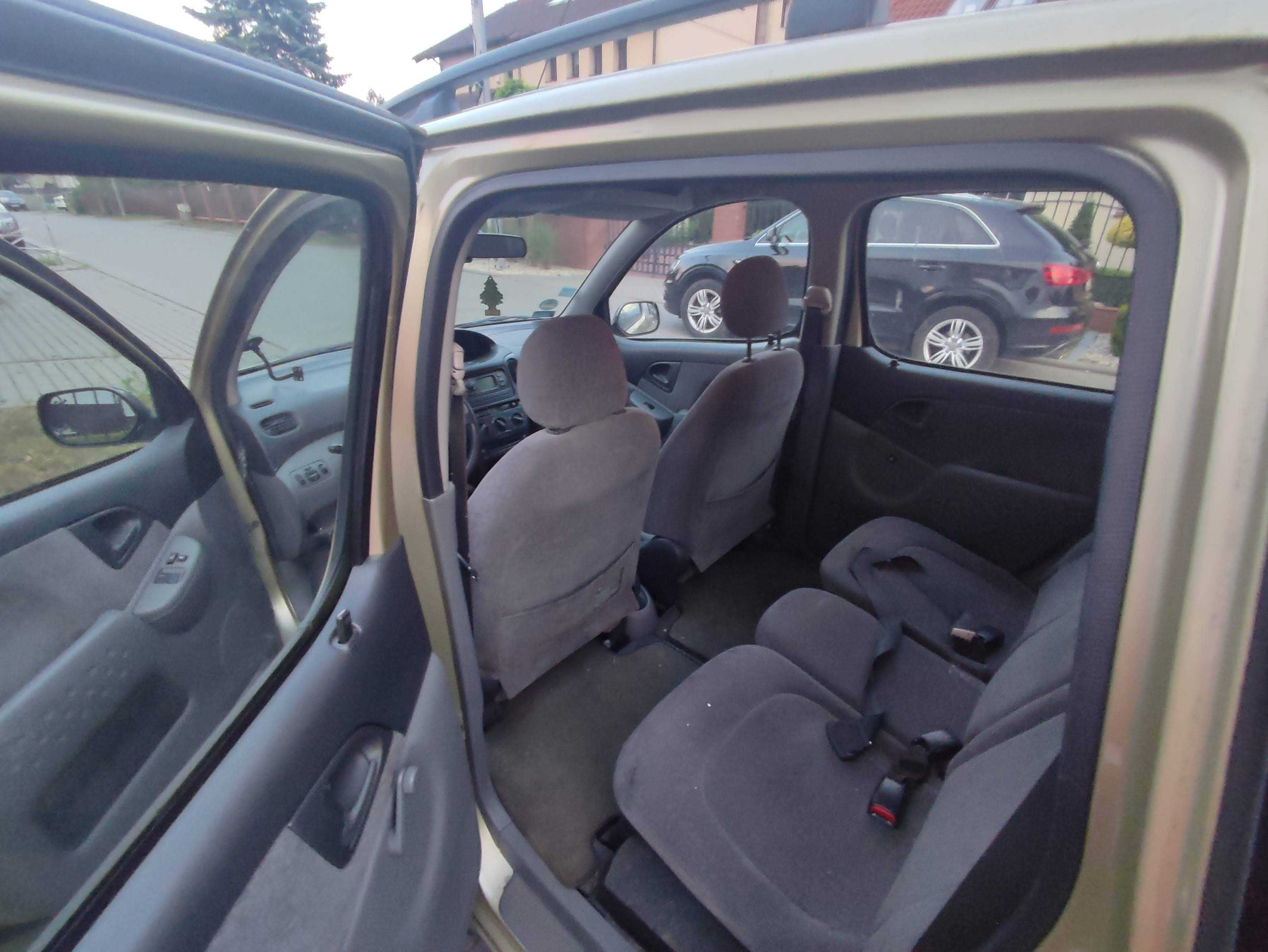 Toyota Yaris Verso 1.3 2001r
