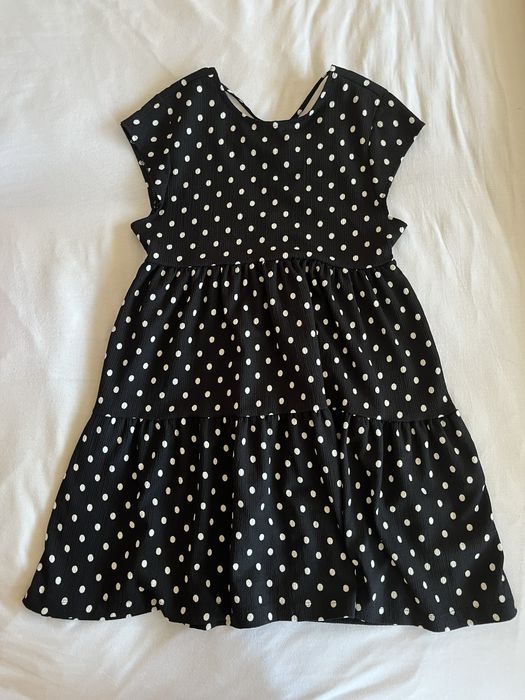 Luźna czarna sukienka w kropki