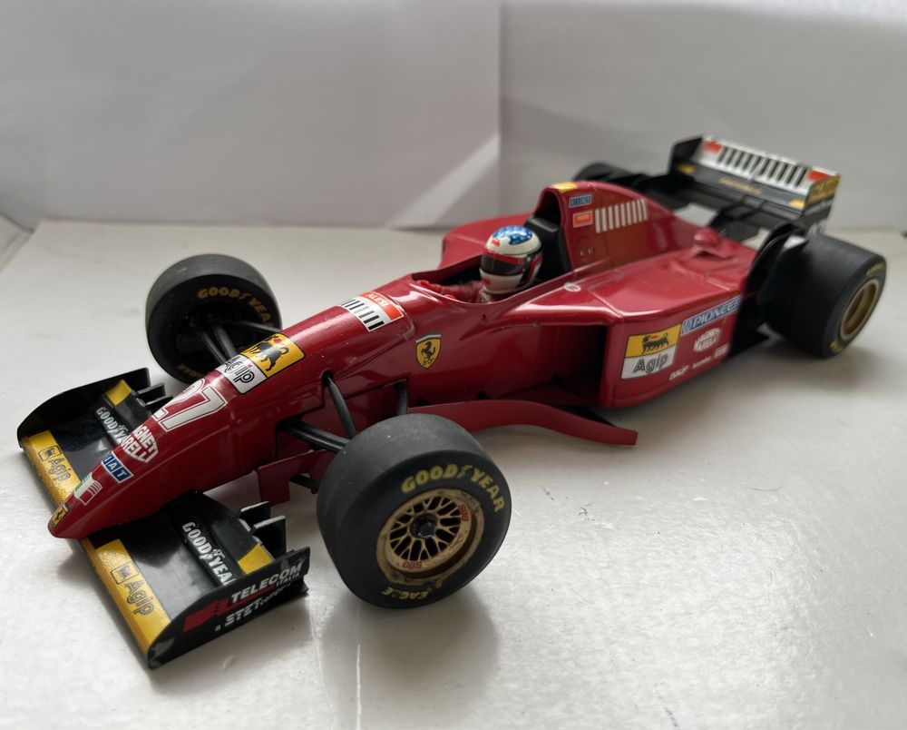 Model samochodu w skali 1:18 Bolid F1 Ferrari 412T2 Pauls Model Art