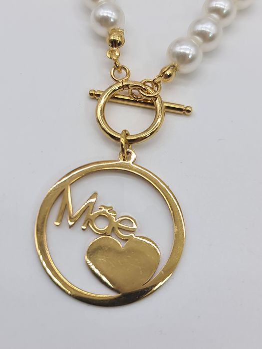 Colar de pérolas com pendente coração mãe