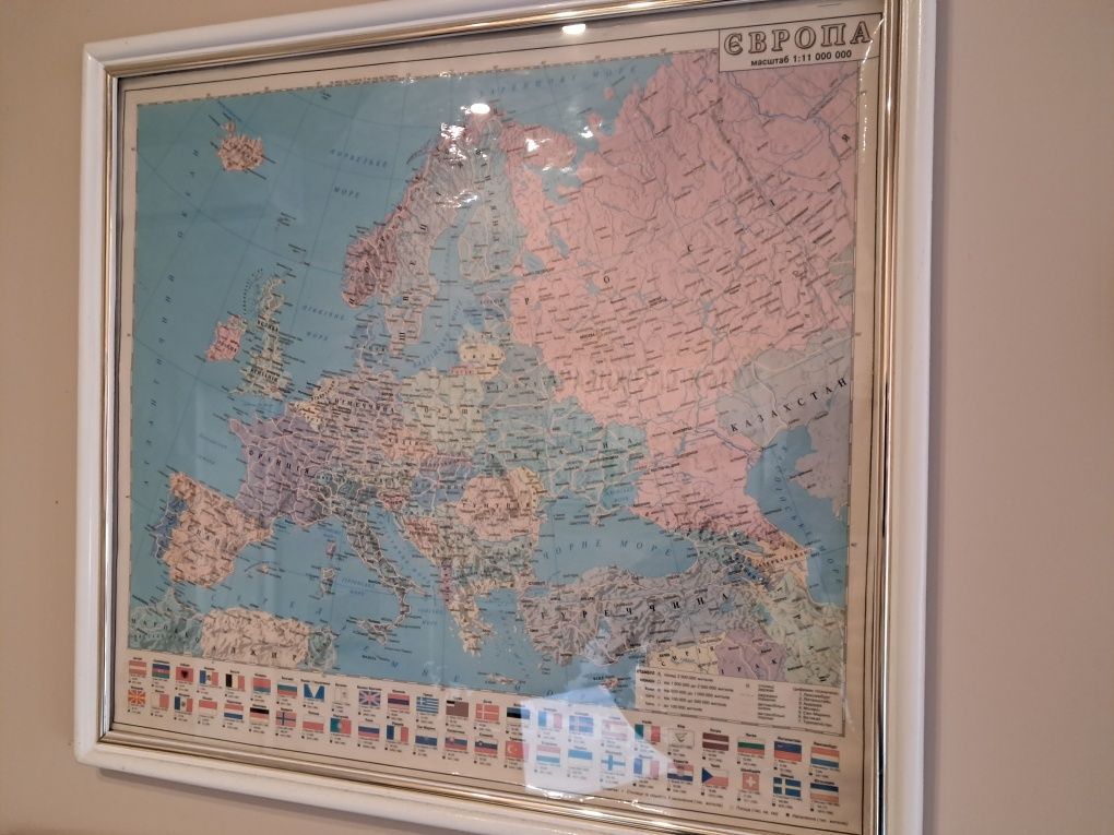 Настінна велика карта світу і Європи