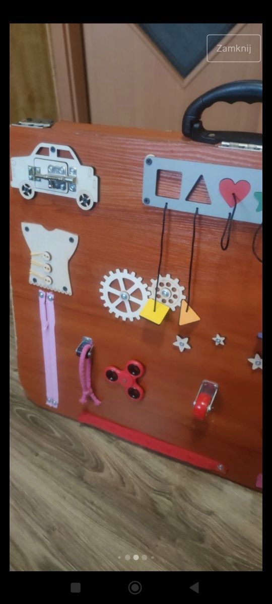 Duża dwustronna tablica manipulacyjNa zamykana na chaczyk.