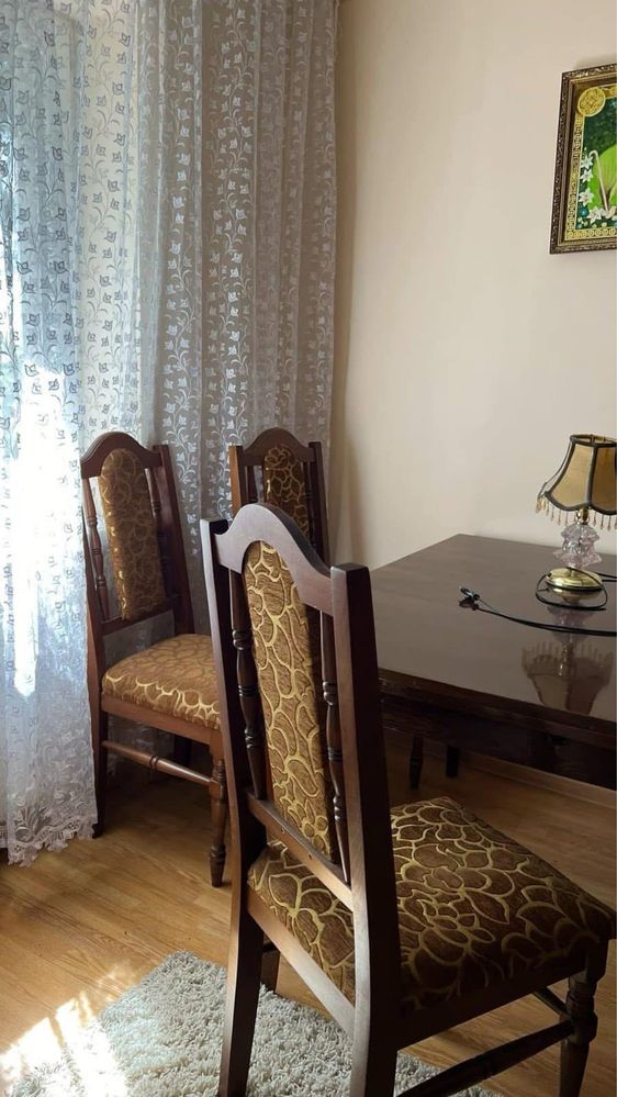 Продаж двохкімнатної набережна.