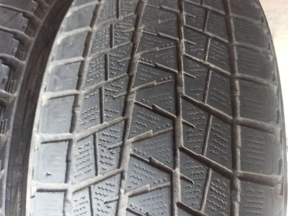 Brigestone blizzak 235/60r18