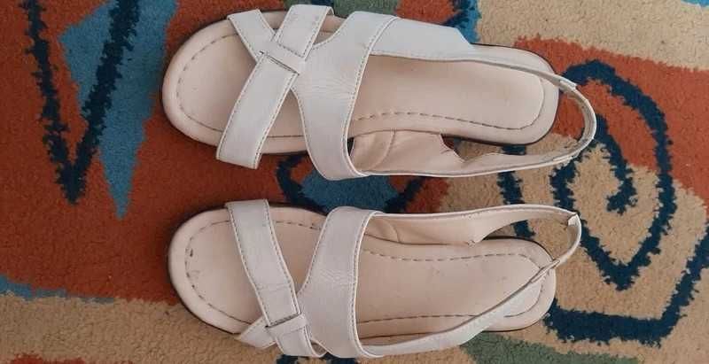 białe sandały dziewczęce