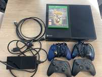Xbox One 500gb z napędem + gra + 4 pady