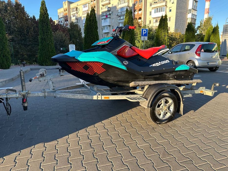 Гідроцикл брп спарк трікс