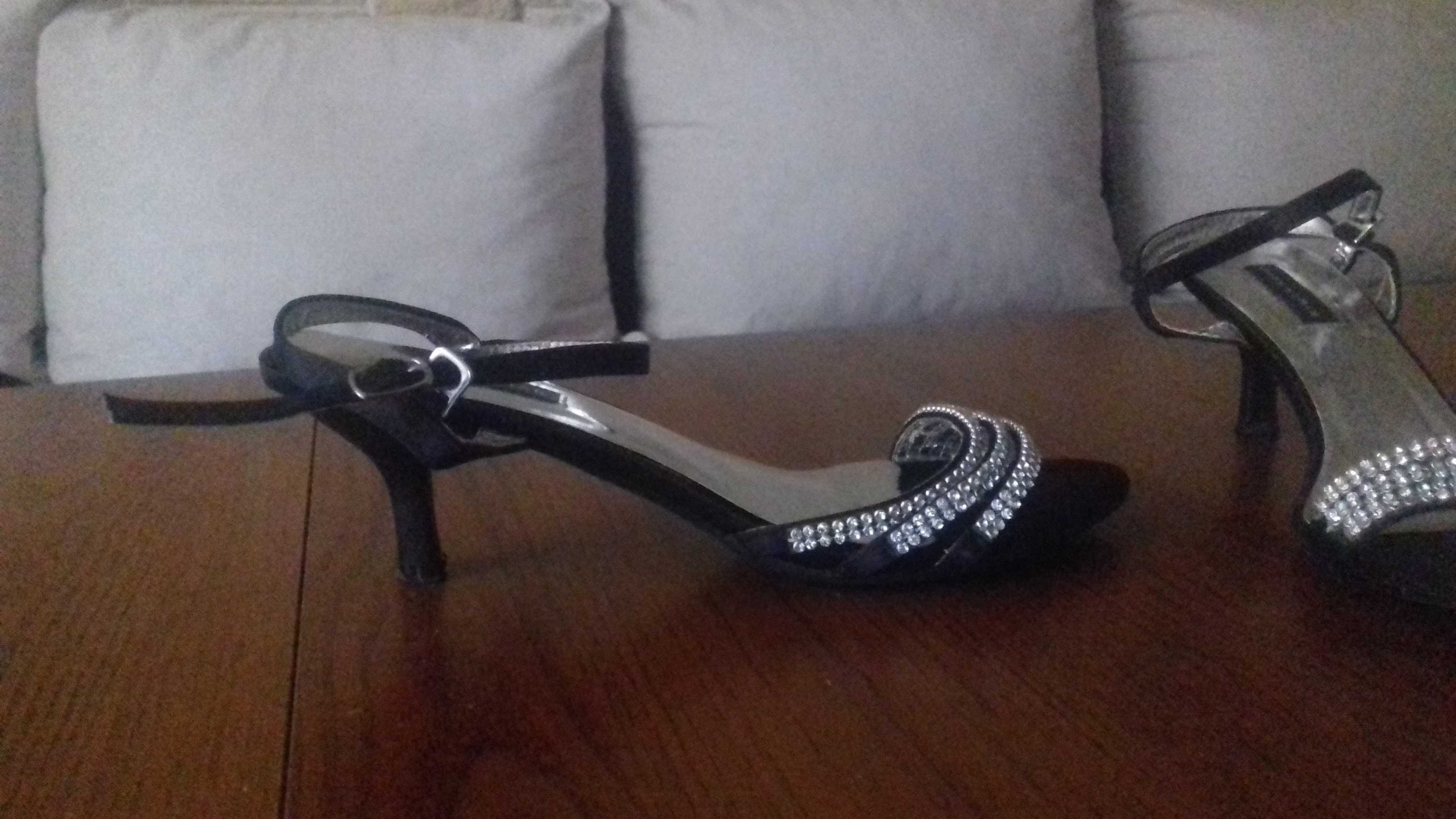 Buty na obcasie młodzieżowe lub damskie