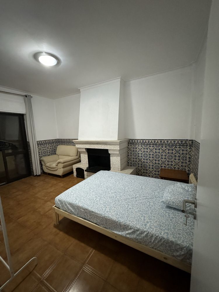 Quarto casal ou solteiro ao pé dos barcos com DESPESAS INCLUIDAS.