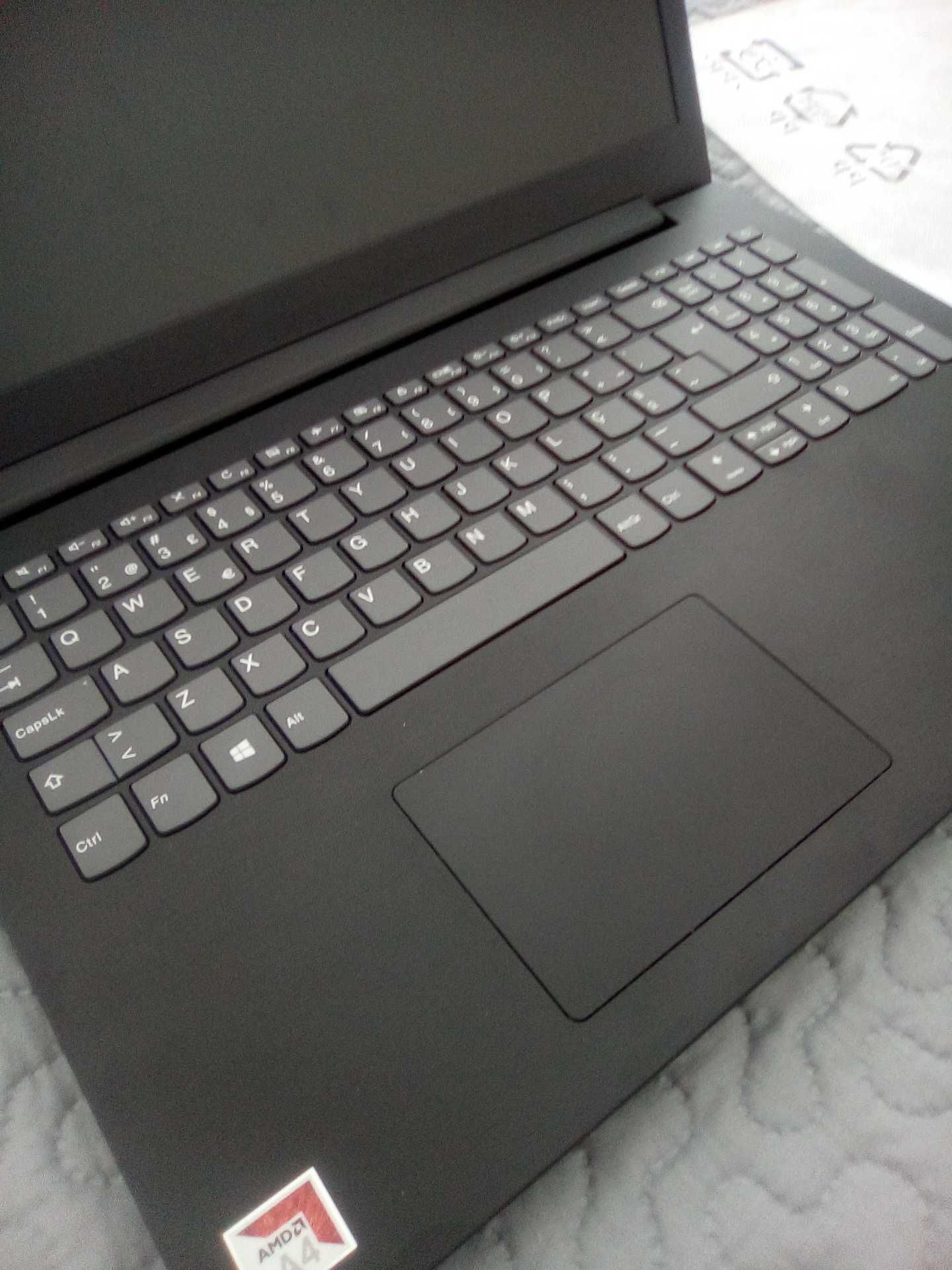 avariado Lenovo ecrã 15.6 AMD A4 9125 4GB DDR4 256GB SSD DVD