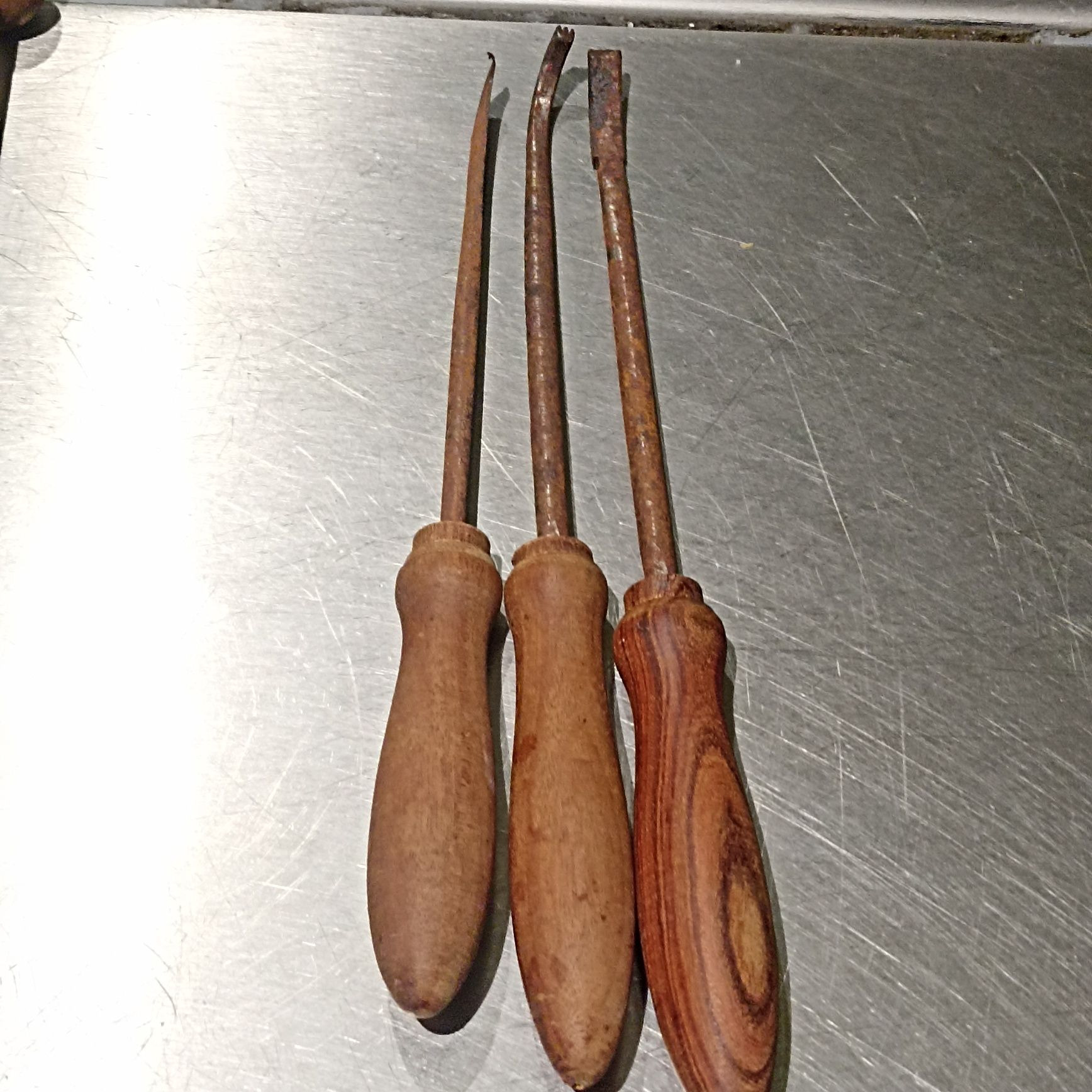 Conjunto de várias ferramentas antigas