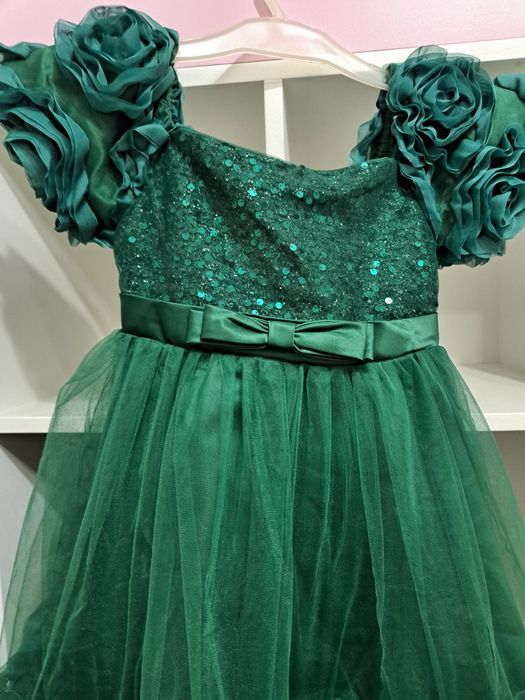 Дуже гарна сукня на новий рік 7-8 років