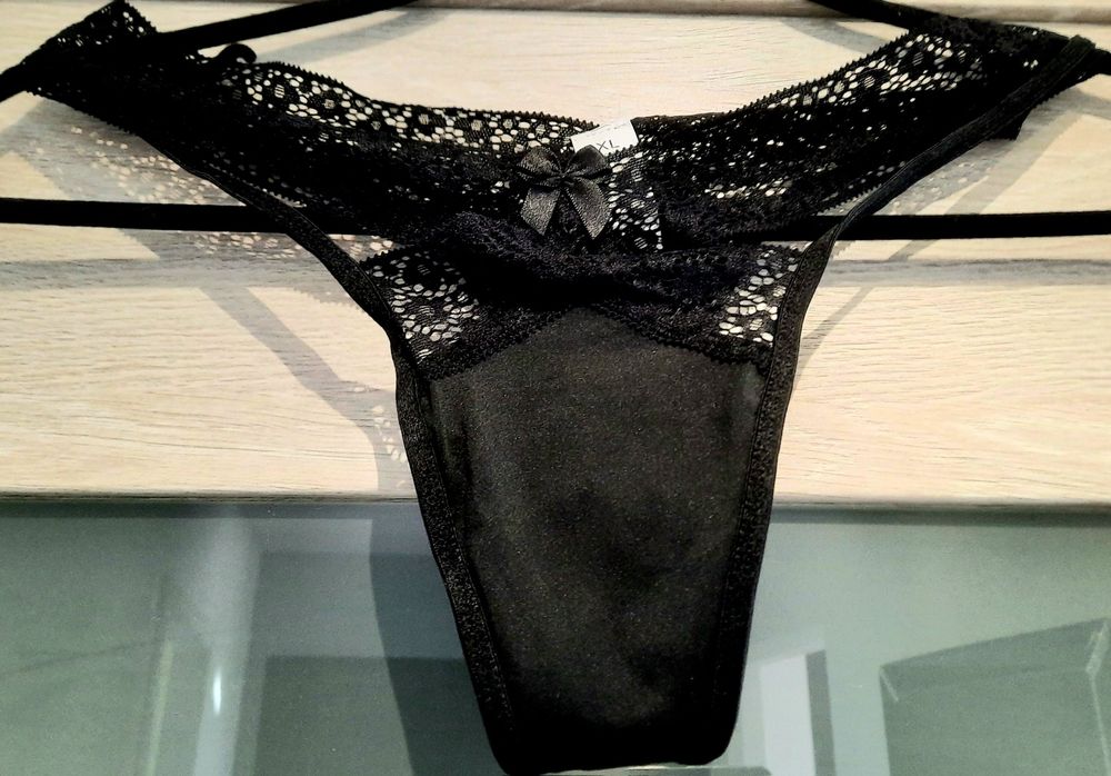 Majtki stringi figi koronka czarne XL Nowe