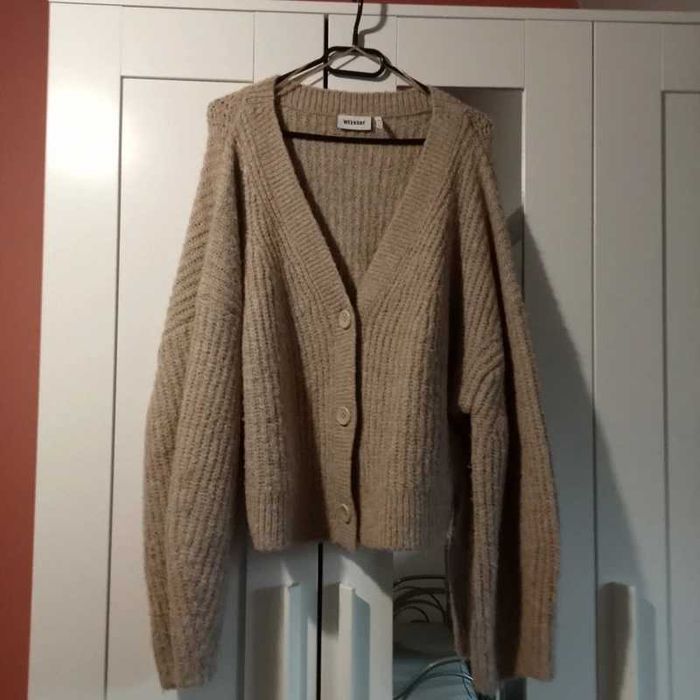 Beżowy gruby oversizowy sweter zapinany kardigan