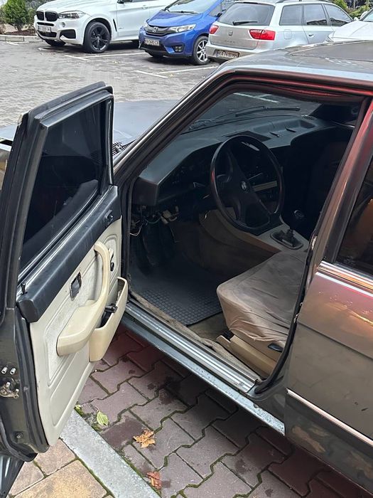 Бандітка БМВ Е28