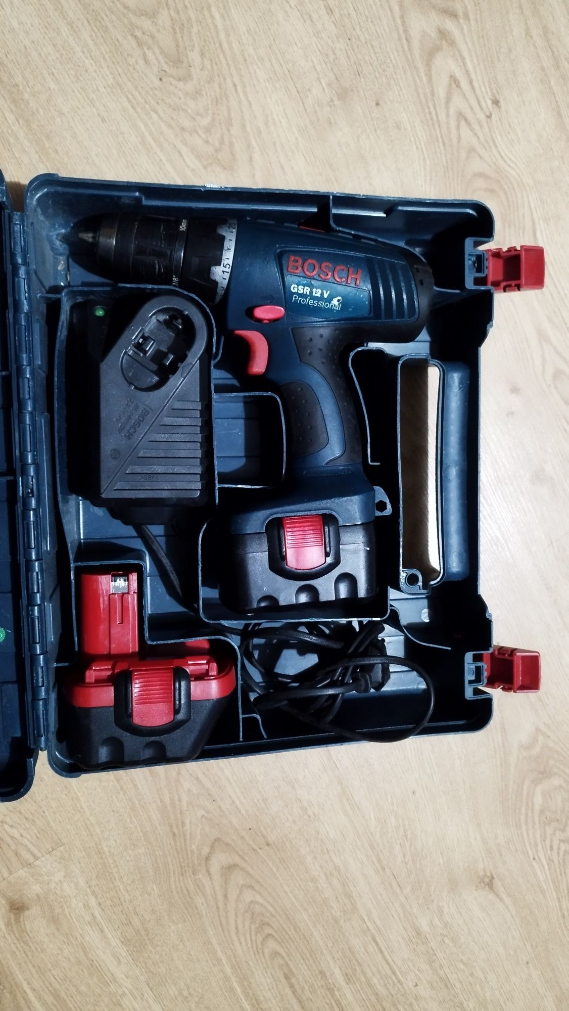 Wkrętarka akumulatorowa Bosch GSB 12v+2aku