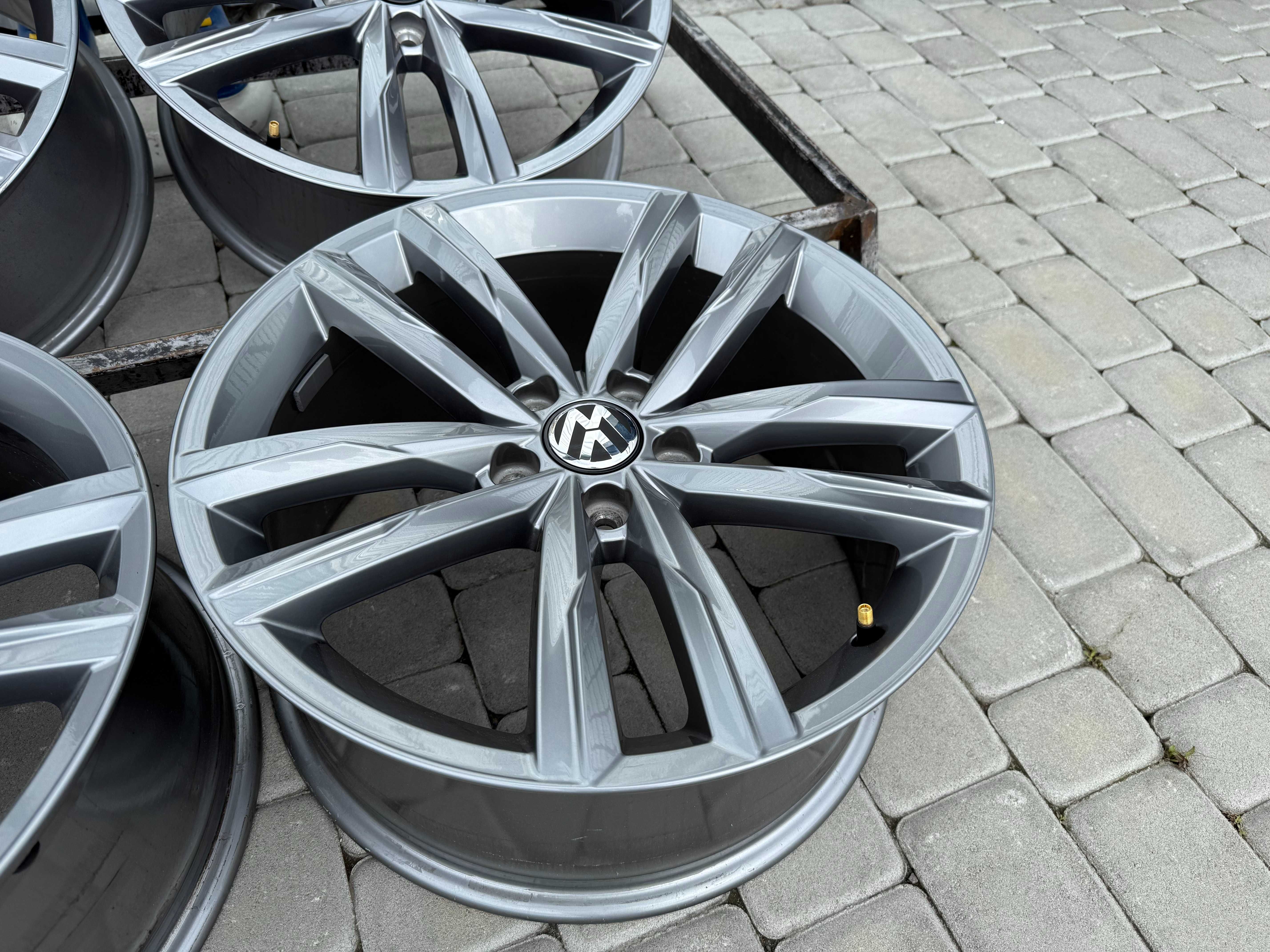 Диски VW R18 5x112 8J ET44 Passat B7 B8 Beetle CC Eos Variant Skoda