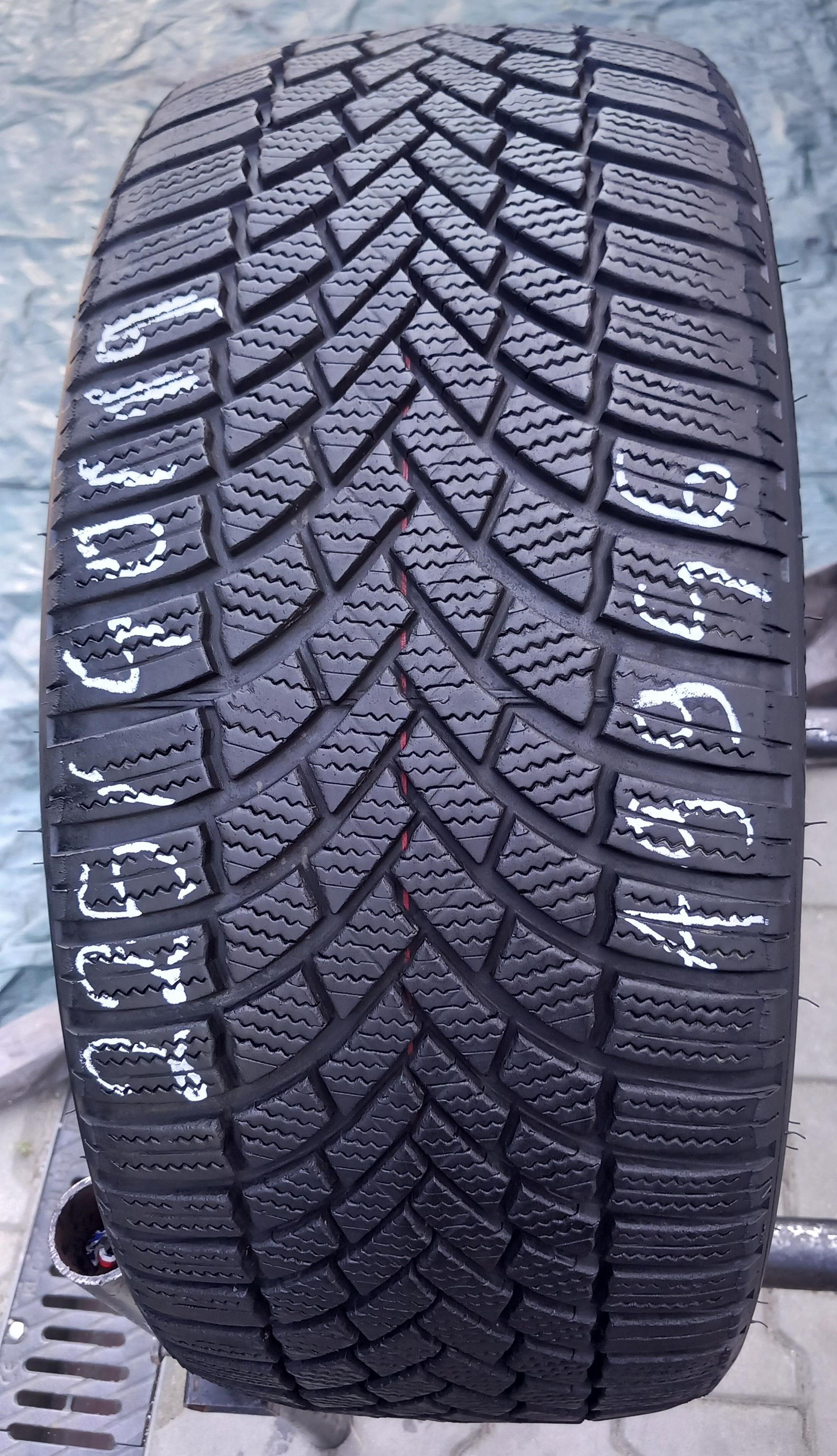 225/40/19 Bridgestone Blizzak LM005 93W