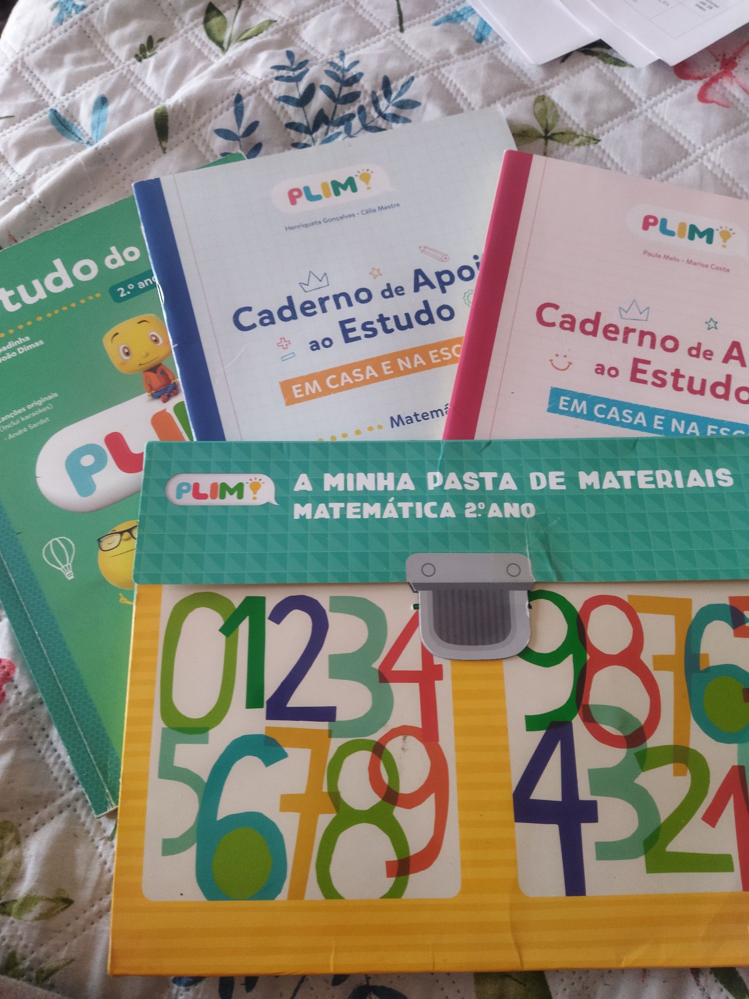 Reservado - Manual e caderno de atividades plim 2 ano